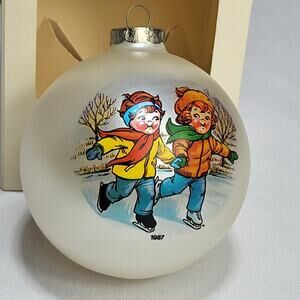 Campbell Kids Season’s Greetings 1987 Collectors Edition Frosted Glass Ornament